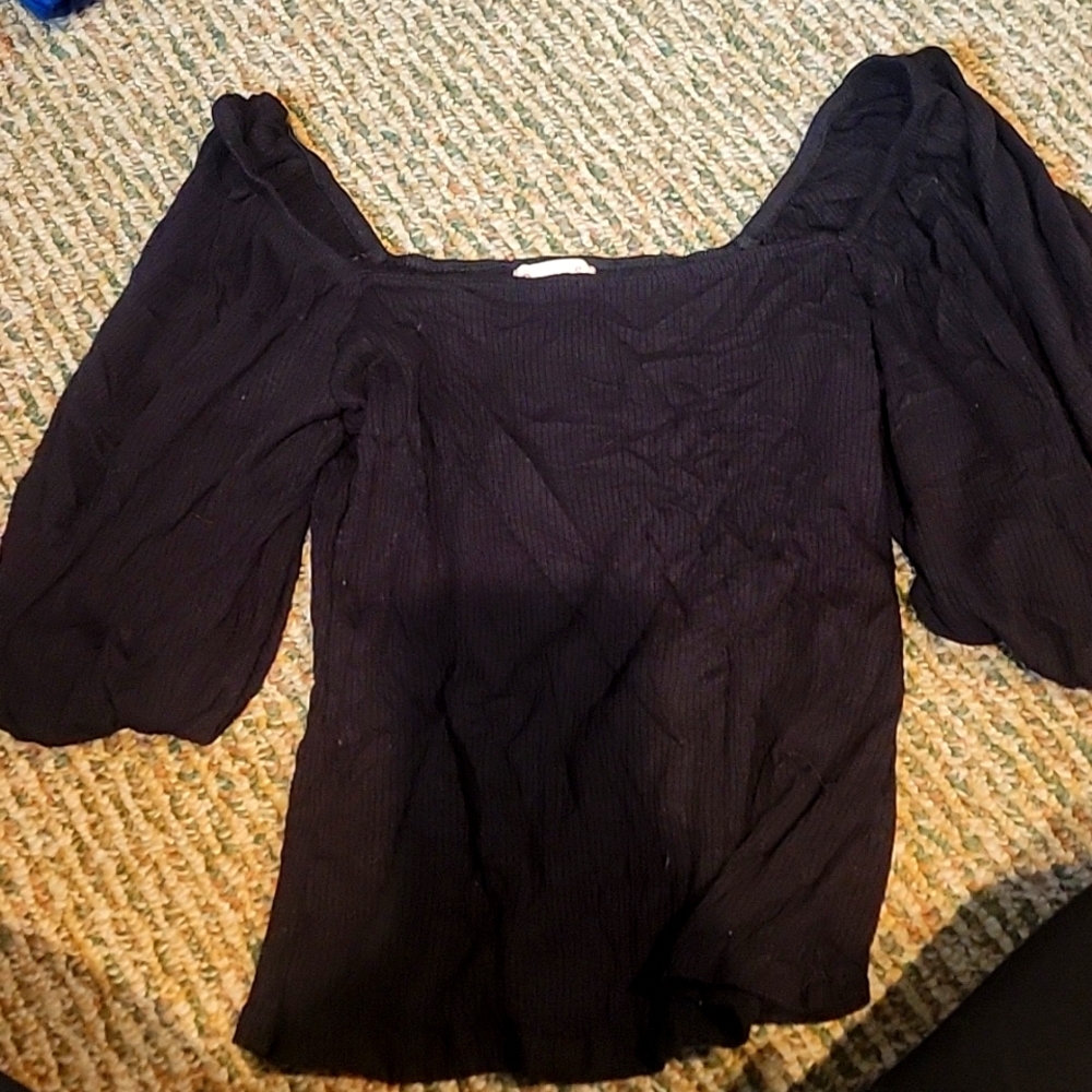 Black 3/4 sleeve crop top